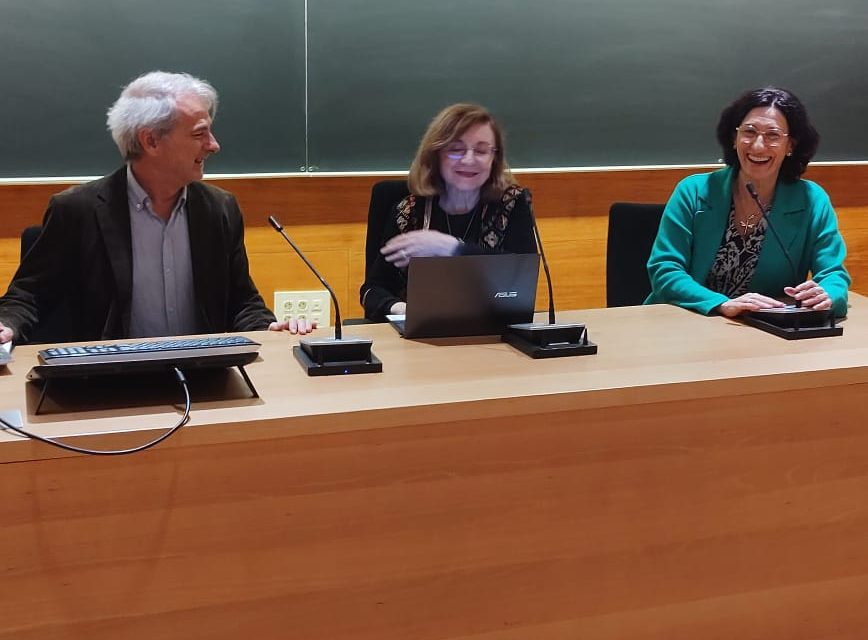 Lectura de poemas de María Rosa Lojo en el Museo de la Universidad de Navarra. Presentaron Ana Martínez Mongay y Javier de Navascués, 11 de noviembre de 2022