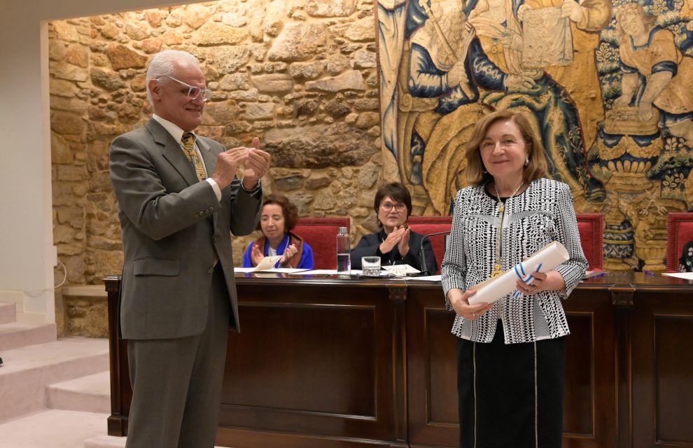 María Rosa Lojo fue incorporada a la Real Academia Gallega