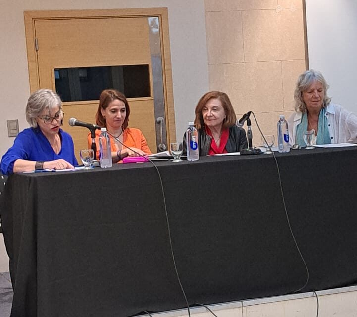 María Rosa Lojo en el Homenaje a la artista visual y performer Maruja Mallo (1902-1995), organizado por el colectivo feminista “Galegas na Diáspora”, Centro Galicia de Buenos Aires, 11 de Marzo de 2025