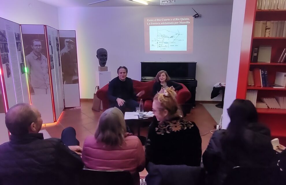 María Rosa Lojo lee “La pasión de los nómades” (1992) en la Casa de Bertolt Brecht (Augsburg). Lectura de fragmentos del texto traducidos al alemán por el catedrático Víctor Ferretti (Universidad de Augsburg), que entrevistó a la autora. 4 de noviembre de 2025