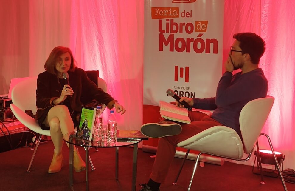 Presentación de “Cuerpos resplandecientes” en la Feria del Libro de Morón. Diálogo con el Prof. Agustín Algaze, 7 de agosto de 2025