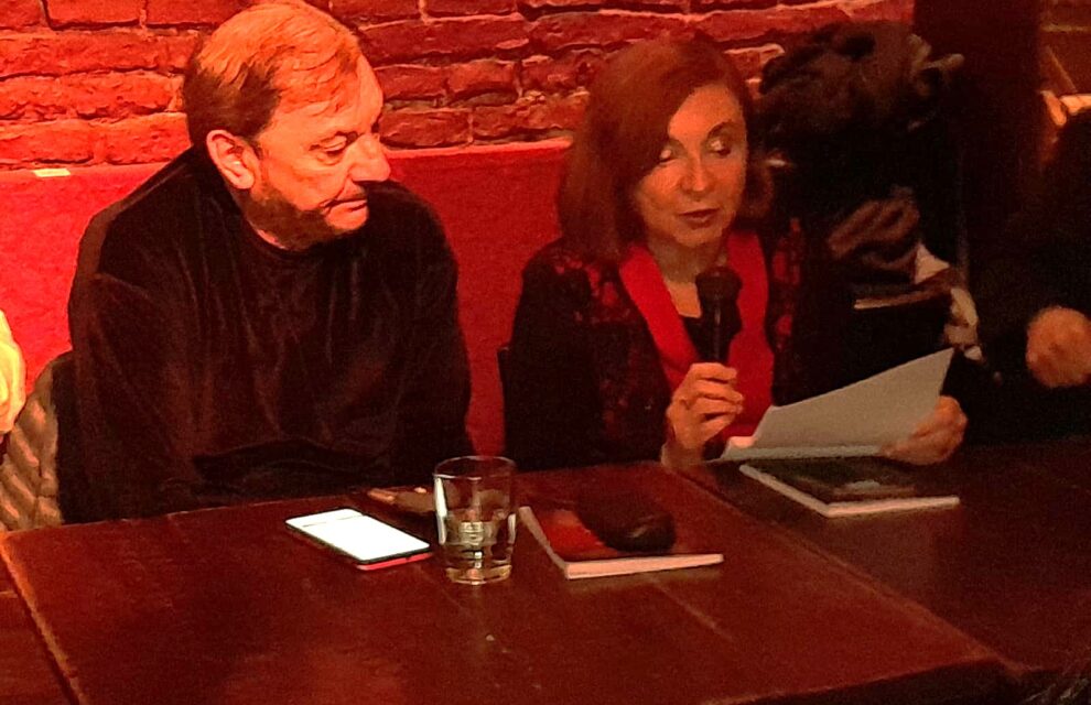 Lectura poética de María Rosa Lojo en el ciclo “El Aliberti Café”. Bar notable “La Dama de Bollini”, Fundación Generación Abierta, dirección de Luis Calvo, 5 de agosto de 2025