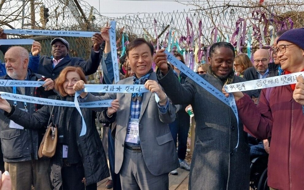 “Una escritora argentina en Corea: un festival literario junto a la frontera más peligrosa del mundo”, por María Rosa Lojo, Clarín Cultura, 15 de julio de 2026